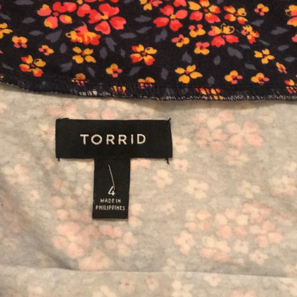 🚫SOLD🚫 Torrid Pencil Skirt - Picture 4 of 4